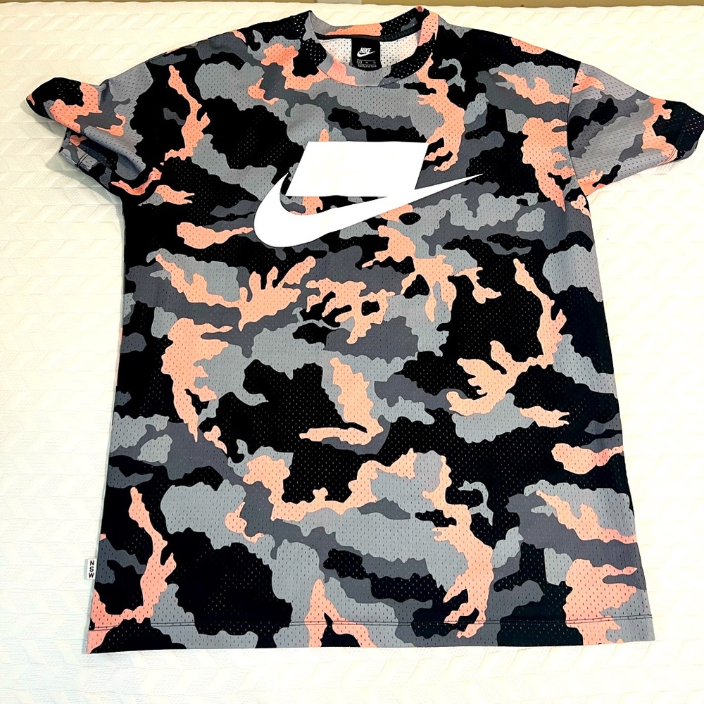NIKE men’s graphic tee size XL